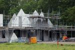 Noordwijkerhout 16 mei 2024
Martien Meiland en Erica Meiland laten een nieuwe villa bouwen op een landgoed in Noordwijkerhout.