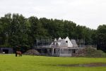 Noordwijkerhout 16 mei 2024
Martien Meiland en Erica Meiland laten een nieuwe villa bouwen op een landgoed in Noordwijkerhout.
