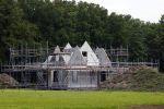 Noordwijkerhout 16 mei 2024
Martien Meiland en Erica Meiland laten een nieuwe villa bouwen op een landgoed in Noordwijkerhout.