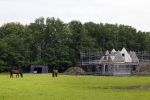 Noordwijkerhout 16 mei 2024
Martien Meiland en Erica Meiland laten een nieuwe villa bouwen op een landgoed in Noordwijkerhout.