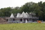 Noordwijkerhout 16 mei 2024
Martien Meiland en Erica Meiland laten een nieuwe villa bouwen op een landgoed in Noordwijkerhout.