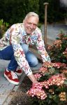 Noordwijk 24 mei 2024
Erica Meiland en Martien Meiland planten bijzondere hortensiaâ€™s in de tuin van hun Boutique Pension Code RosÃ©.