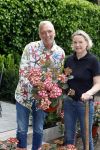 Noordwijk 24 mei 2024
Erica Meiland en Martien Meiland planten bijzondere hortensiaâ€™s in de tuin van hun Boutique Pension Code RosÃ©.