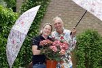 Noordwijk 24 mei 2024
Erica Meiland en Martien Meiland planten bijzondere hortensiaâ€™s in de tuin van hun Boutique Pension Code RosÃ©.