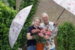 Noordwijk 24 mei 2024
Erica Meiland en Martien Meiland planten bijzondere hortensiaâ€™s in de tuin van hun Boutique Pension Code RosÃ©.