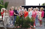 Noordwijk 24 mei 2024
Erica Meiland en Martien Meiland planten bijzondere hortensiaâ€™s in de tuin van hun Boutique Pension Code RosÃ©.