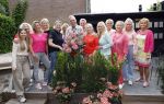 Noordwijk 24 mei 2024
Erica Meiland en Martien Meiland planten bijzondere hortensiaâ€™s in de tuin van hun Boutique Pension Code RosÃ©.