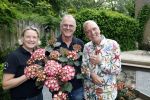 Noordwijk 24 mei 2024
Erica Meiland en Martien Meiland planten bijzondere hortensiaâ€™s in de tuin van hun Boutique Pension Code RosÃ©.