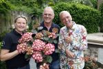 Noordwijk 24 mei 2024
Erica Meiland en Martien Meiland planten bijzondere hortensiaâ€™s in de tuin van hun Boutique Pension Code RosÃ©.