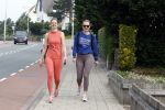 Noordwijk 23 mei 2024
Maxime Meiland en haar zus Montana Meiland zijn na het sporten nog even een kopje koffie gaan drinken bij hun ouders Martien en Erica meiland.