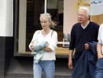 Amsterdam 15 mei 2024
Paul Witteman en zijn vrouw wandelend door Amsterdam zuid.