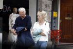Amsterdam 15 mei 2024
Paul Witteman en zijn vrouw wandelend door Amsterdam zuid.