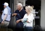 Amsterdam 15 mei 2024
Paul Witteman en zijn vrouw wandelend door Amsterdam zuid.