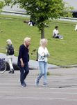 Amsterdam 15 mei 2024
Paul Witteman en zijn vrouw wandelend door Amsterdam zuid.