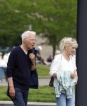 Amsterdam 15 mei 2024
Paul Witteman en zijn vrouw wandelend door Amsterdam zuid.