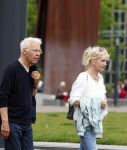 Amsterdam 15 mei 2024
Paul Witteman en zijn vrouw wandelend door Amsterdam zuid.