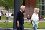 Amsterdam 15 mei 2024
Paul Witteman en zijn vrouw wandelend door Amsterdam zuid.