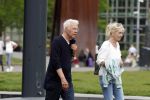 Amsterdam 15 mei 2024
Paul Witteman en zijn vrouw wandelend door Amsterdam zuid.