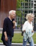 Amsterdam 15 mei 2024
Paul Witteman en zijn vrouw wandelend door Amsterdam zuid.