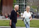 Amsterdam 15 mei 2024
Paul Witteman en zijn vrouw wandelend door Amsterdam zuid.