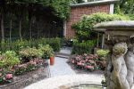 Noordwijk 24 mei 2024
Erica Meiland en Martien Meiland planten bijzondere hortensiaâ€™s in de tuin van hun Boutique Pension Code RosÃ©.