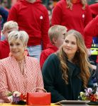 Emmen 27 april 2024
Koningsdag in Emmen met de koninklijke familie . Aanwezig bKoning Willem Alexander Koningin Maxima Prinses Amalia Prinses Alexia Prinses Ariane Prins Constantijn Prinses laurentien Prins Bernhard Prinses Annette Prins Maurits Prinses Marilene Prins Pieter Christiaan Prinses Anita Prins Floris en Prinses Aimee.