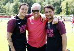 Amsterdam 18 mei 2024
Rene Froger speelt mijn zijn Toppers team tegen het only Friend team . In Rene zijn team spelen oa Maxim Froger Danny Froger en Danilo Kuiters . Ook Natasja Froger was natuurlijk aanwezig..