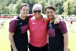 Amsterdam 18 mei 2024
Rene Froger speelt mijn zijn Toppers team tegen het only Friend team . In Rene zijn team spelen oa Maxim Froger Danny Froger en Danilo Kuiters . Ook Natasja Froger was natuurlijk aanwezig..