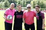 Amsterdam 18 mei 2024
Rene Froger speelt mijn zijn Toppers team tegen het only Friend team . In Rene zijn team spelen oa Maxim Froger Danny Froger en Danilo Kuiters . Ook Natasja Froger was natuurlijk aanwezig..