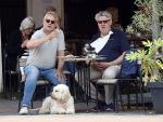Amsterdam 15 mei 2024
Rijk de Gooijer met zijn hond en kennis op terras in Amsterdam zuid.