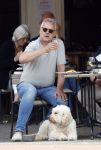 Amsterdam 15 mei 2024
Rijk de Gooijer met zijn hond en kennis op terras in Amsterdam zuid.