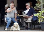 Amsterdam 15 mei 2024
Rijk de Gooijer met zijn hond en kennis op terras in Amsterdam zuid.