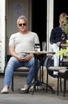 Amsterdam 15 mei 2024
Rijk de Gooijer met zijn hond en kennis op terras in Amsterdam zuid.