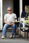 Amsterdam 15 mei 2024
Rijk de Gooijer met zijn hond en kennis op terras in Amsterdam zuid.