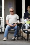 Amsterdam 15 mei 2024
Rijk de Gooijer met zijn hond en kennis op terras in Amsterdam zuid.