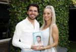 Tilburg 14 mei 2024
Boekpresentatie Roy Donders in Cafe Bet Kolen .
Zij vriendin Michelle dochtertje Romi alsmede zijn ouders en zus Rian Donders waren natuurlijk aanwezig.
