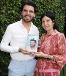 Tilburg 14 mei 2024
Boekpresentatie Roy Donders in Cafe Bet Kolen .
Zij vriendin Michelle dochtertje Romi alsmede zijn ouders en zus Rian Donders waren natuurlijk aanwezig.