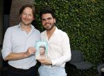 Tilburg 14 mei 2024
Boekpresentatie Roy Donders in Cafe Bet Kolen .
Zij vriendin Michelle dochtertje Romi alsmede zijn ouders en zus Rian Donders waren natuurlijk aanwezig. Roy Donders met de schrijver van zijn boek