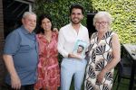 Tilburg 14 mei 2024
Boekpresentatie Roy Donders in Cafe Bet Kolen .
Zij vriendin Michelle dochtertje Romi alsmede zijn ouders en zus Rian Donders waren natuurlijk aanwezig.