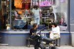 Amsterdam 17 mei 2024
Saar Koningsberger voor haar nagelstudio in Amsterdam zuid
