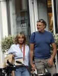 Amsterdam 17 mei 2024
Sandra Masmeijer met haar nieuwe vriend Steven Cnudde op de pc hooftstraat.