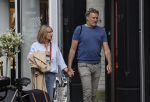 Amsterdam 17 mei 2024
Sandra Masmeijer met haar nieuwe vriend Steven Cnudde op de pc hooftstraat.