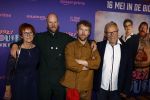 Amsterdam 13 mei 2024
Premiere Crazy House in Tuschinski. De cast met oa Alicia Silverstone Gaite Jansen Matti Stooker Chris Peters Victoria Koblenko Maarten Swart en Steffen Haars . Greg Shapiro presenteert de avond. Tim Haars en Steffen Haars met hun ouders