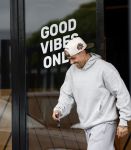 Wilnis 25 mei 2025
Andre Hazes gaat sporten en daarna komt Monique Westenberg met zoon Andre Hazes jr de hond brengen bij zijn huis .
Andre en Monique geven elkaar een knuffel .
