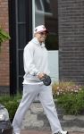 Wilnis 25 mei 2025
Andre Hazes gaat sporten en daarna komt Monique Westenberg met zoon Andre Hazes jr de hond brengen bij zijn huis .
Andre en Monique geven elkaar een knuffel .