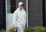 Wilnis 25 mei 2025
Andre Hazes gaat sporten en daarna komt Monique Westenberg met zoon Andre Hazes jr de hond brengen bij zijn huis .
Andre en Monique geven elkaar een knuffel .