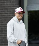 Wilnis 25 mei 2025
Andre Hazes gaat sporten en daarna komt Monique Westenberg met zoon Andre Hazes jr de hond brengen bij zijn huis .
Andre en Monique geven elkaar een knuffel .