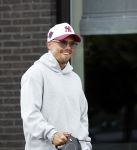 Wilnis 25 mei 2025
Andre Hazes gaat sporten en daarna komt Monique Westenberg met zoon Andre Hazes jr de hond brengen bij zijn huis .
Andre en Monique geven elkaar een knuffel .