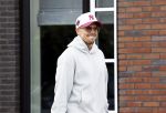 Wilnis 25 mei 2025
Andre Hazes gaat sporten en daarna komt Monique Westenberg met zoon Andre Hazes jr de hond brengen bij zijn huis .
Andre en Monique geven elkaar een knuffel .