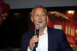 Amsterdam 1 juni 2025
Rene Froger krijgt na de laatste toppers in concert een koninklijke onderscheiding in de Johan Cruyff arena . Ook de andere toopers Jan Smit Gerard Joling en Jeroen v d Boom waren natuurlijk aanwezig. Arthur v Dijk
